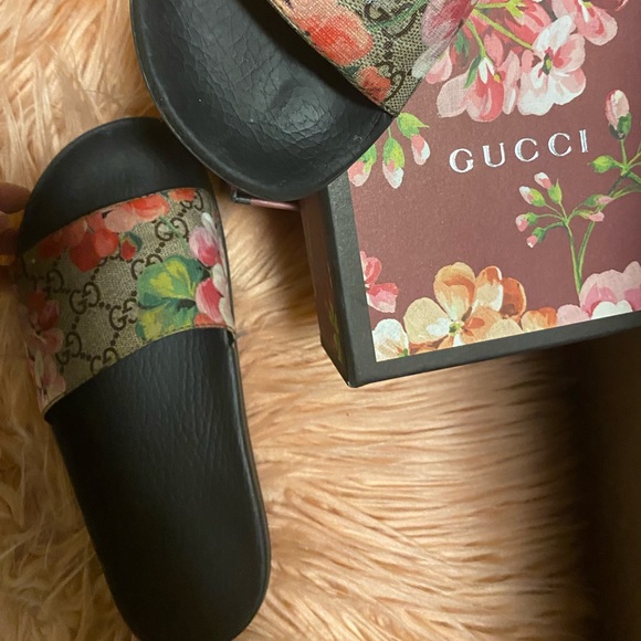 Gucci slides - Picture 3 of 4